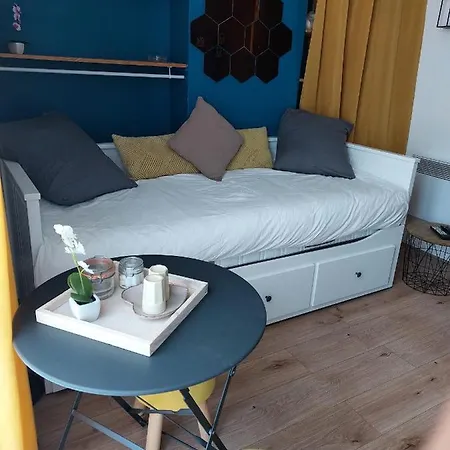 Joli - Proche - Balcon Апартаменты